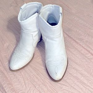 DL Dirty laundry white boots concert gameday tailgate sorority